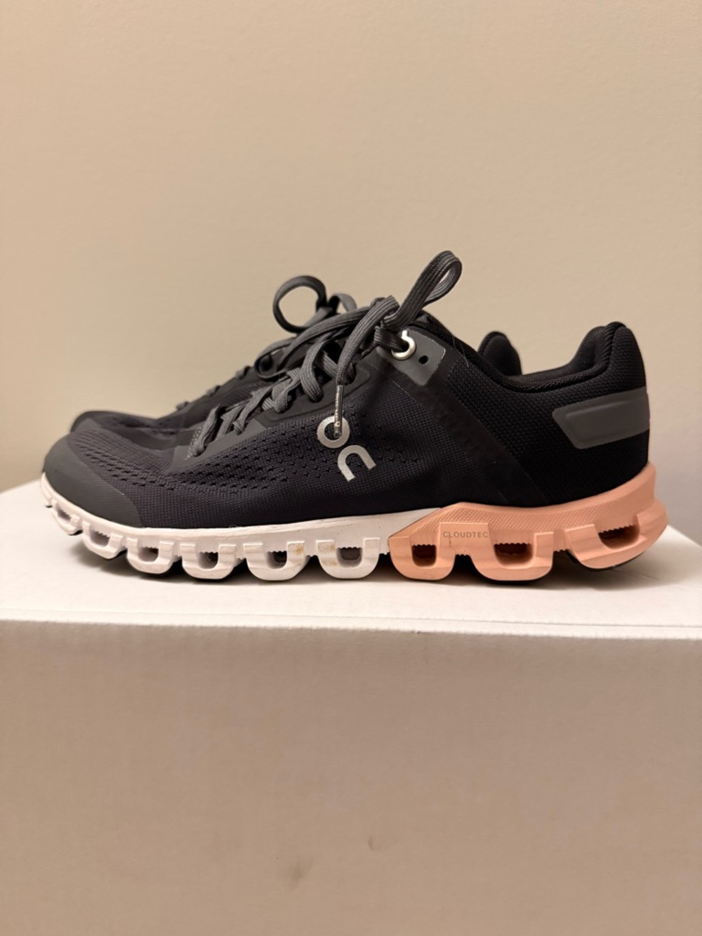 On Cloudflow Rock Rose Lightweight Breathable Sneakers U.S. Women’s Size 6 EU37